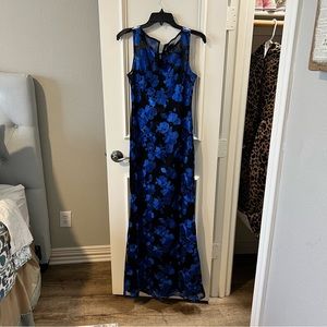 Karl Lagerfeld Paris Floral Lace Embroidered Gown